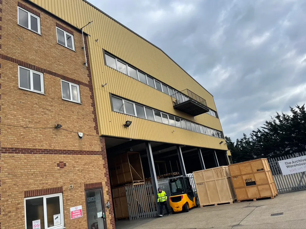 Archive Warehouse Rainham, 4,000m² Industrial Cladding Respray, Cladding project by Anglia Decor