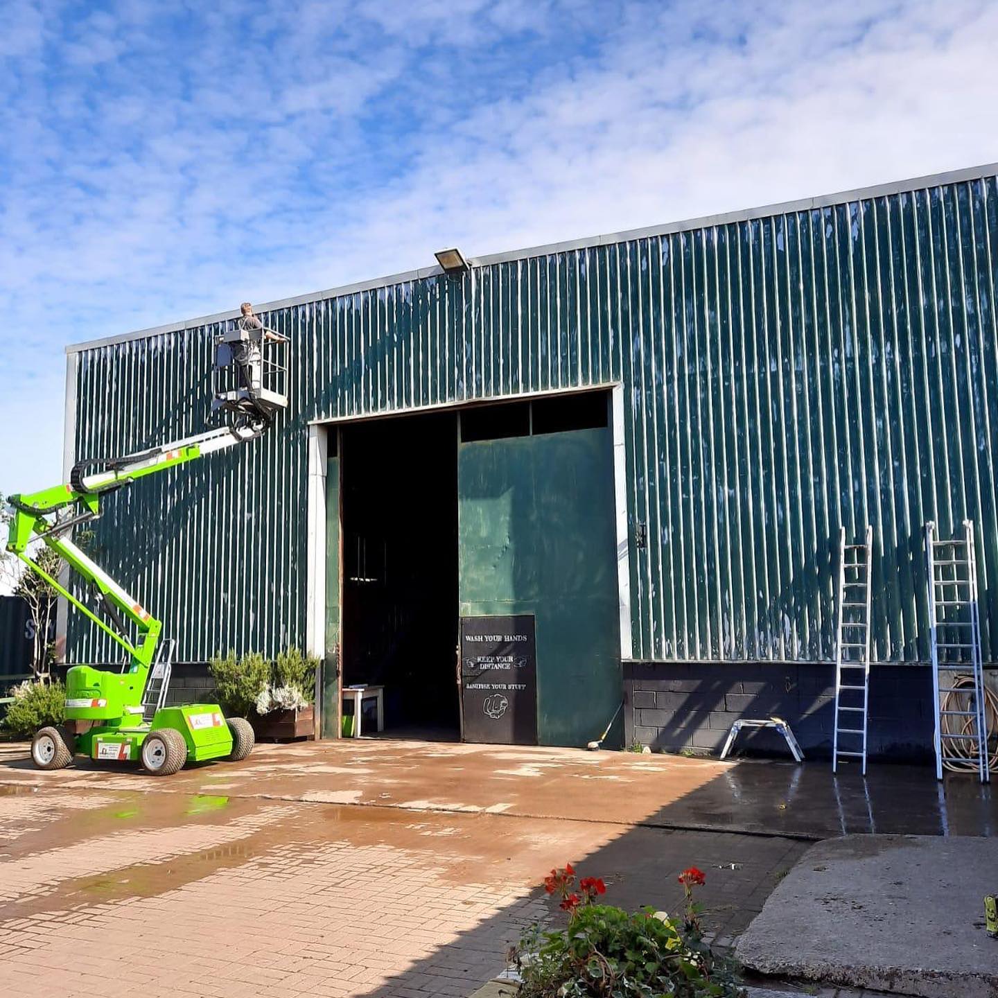 Cladding spraying from aerial platform